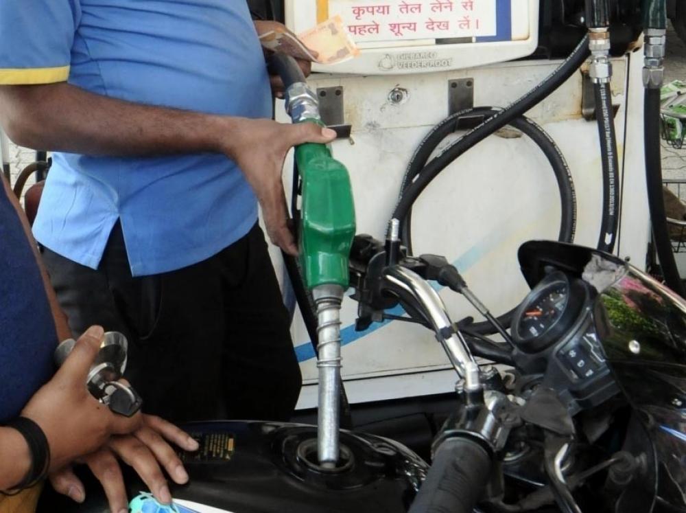 The Weekend Leader - TMC, BJP row over petrol-diesel prices